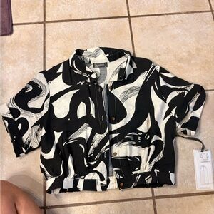 Lulumari Monochrome Patterned crop shirt